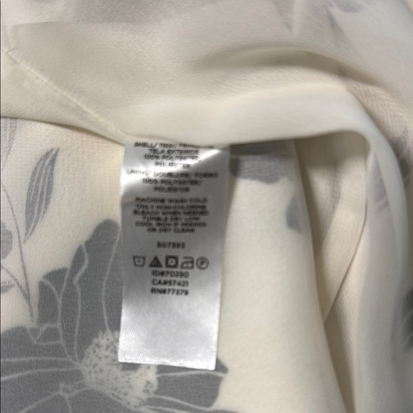 Floral Sleeveless Top - Black and White 8 - Picture 8 of 8